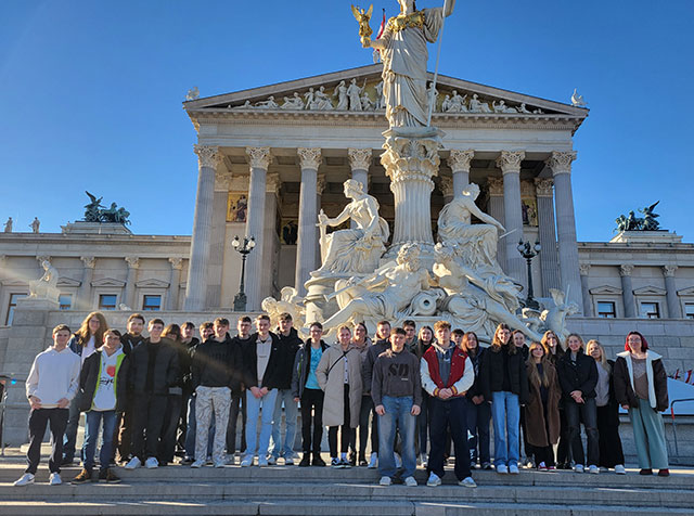 Parlament 2025